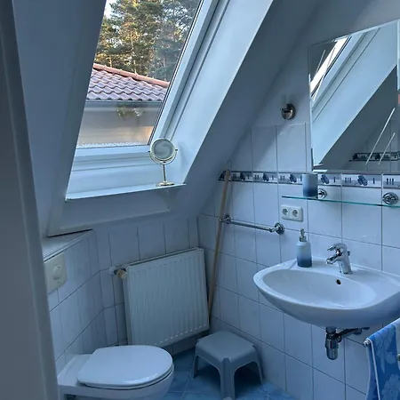 Apartment Waldhaus Frohsinn, Usedomer Strasse 17 In 17419 Seebad Ahlbeck *
