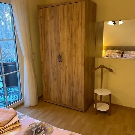Apartment Waldhaus Frohsinn, Usedomer Strasse 17 In 17419 Seebad Ahlbeck